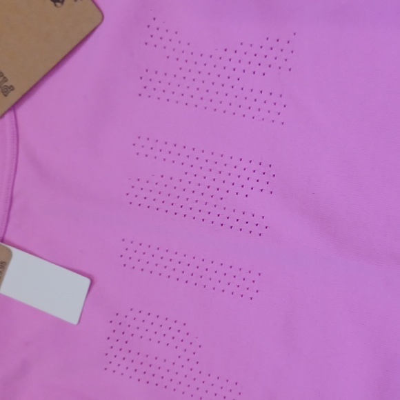 NWT PINK Active Victoria's Secret Breathable/Seamless PINK Tank Top - Picture 2 of 12